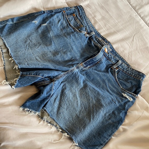 Shorts - Picture 1 of 3